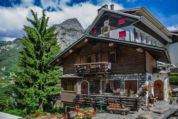 Courmayeur Város Észak Olaszországban Mont Blanc Mellett Található — Stock Fotó