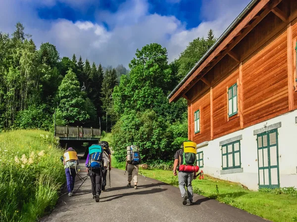 Turister Som Vandring Vackra Alperna Berg — Stockfoto