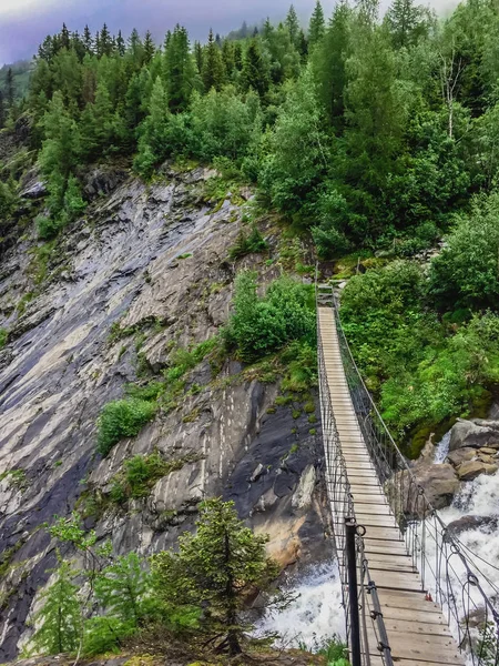 Красивий Гірський Пейзаж Гірським Потоком — стокове фото