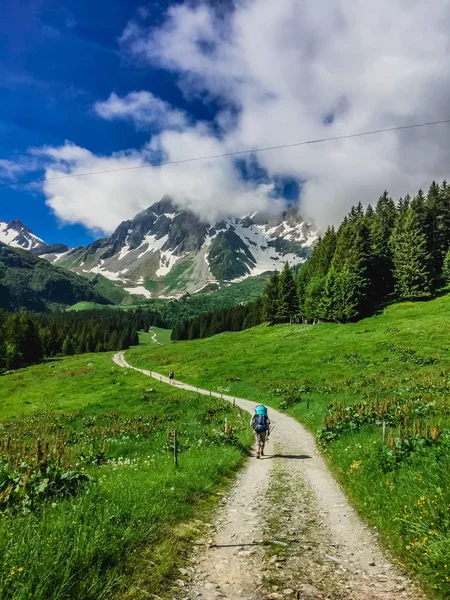 Senderismo Turístico Hermosa Montaña Los Alpes —  Fotos de Stock