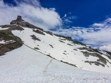 Karlı güzel dağ manzarası