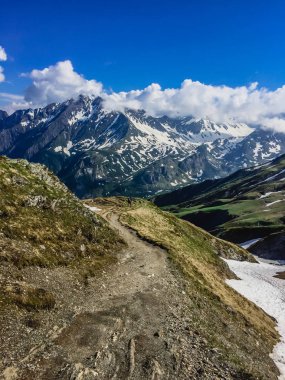 Karlı güzel dağ manzarası