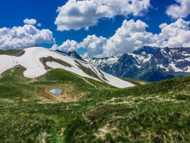 Karlı güzel dağ manzarası