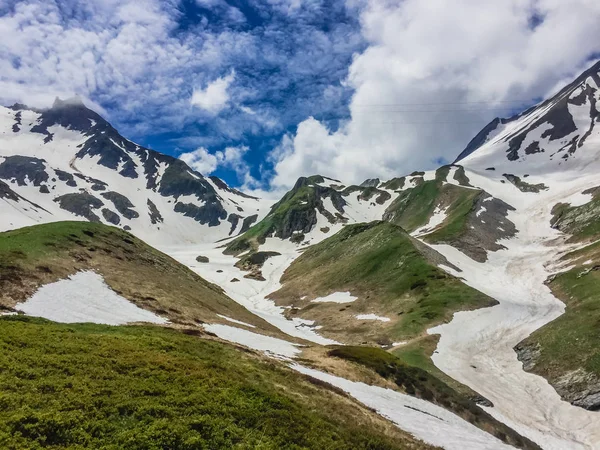 Prachtig Berglandschap Met Sneeuw — Stockfoto