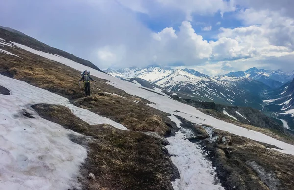 Toeristische Wandelen Prachtige Bergen Van Alpen — Stockfoto