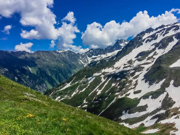 Krásná Horská Krajina Sněhem — Stock fotografie