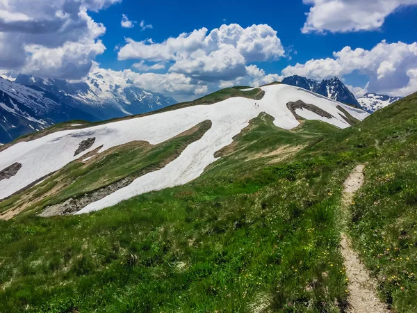 Karlı güzel dağ manzarası