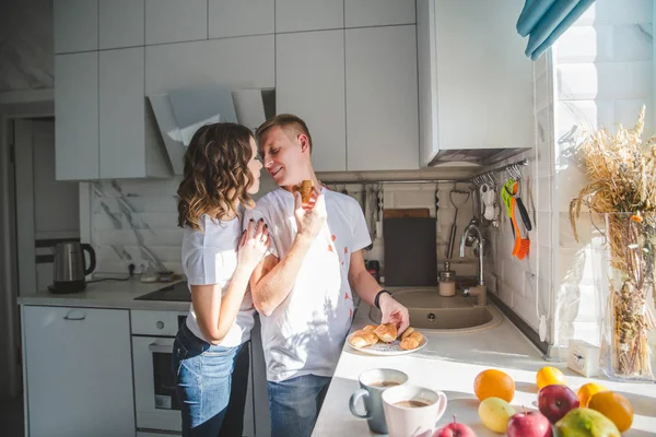 Beautiful Young Couple Love Having Breakfast — Stock Photo, Image