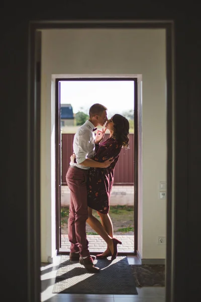 Beautiful Young Couple Love Posing Doorway — Stock Photo, Image