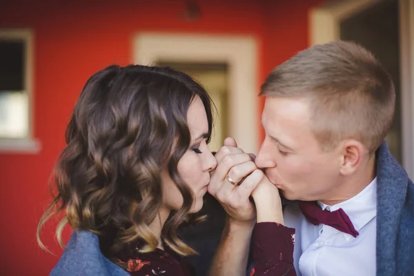 Retrato Hermosa Pareja Joven Enamorada —  Fotos de Stock