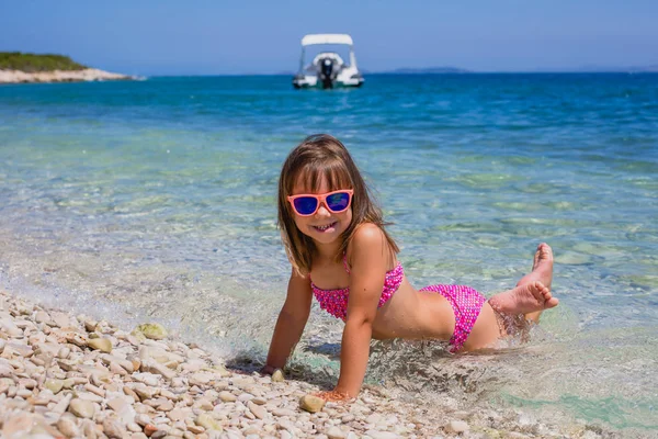Cute Little Girl Plaży Morskiej — Zdjęcie stockowe
