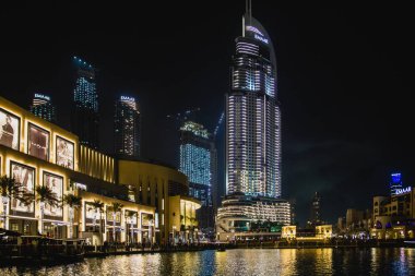 Dubai şehir merkezinde. Doğu, Birleşik Arap Emirlikleri mimarisi