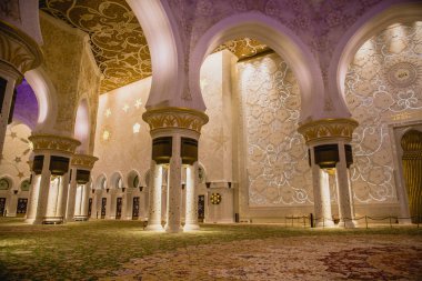 Sheikh Zayed Camisi, Abu Dabi içinde