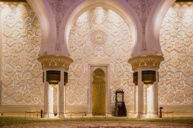 Sheikh Zayed Camisi, Abu Dabi içinde