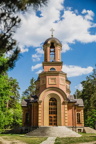 Elegante Kerkgebouw Zonnige Dag — Stockfoto