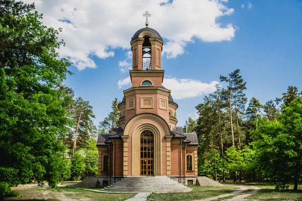 Elegante Kerkgebouw Zonnige Dag — Stockfoto