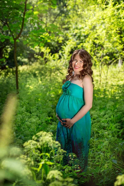 Hermosa Mujer Embarazada Posando Aire Libre — Foto de Stock