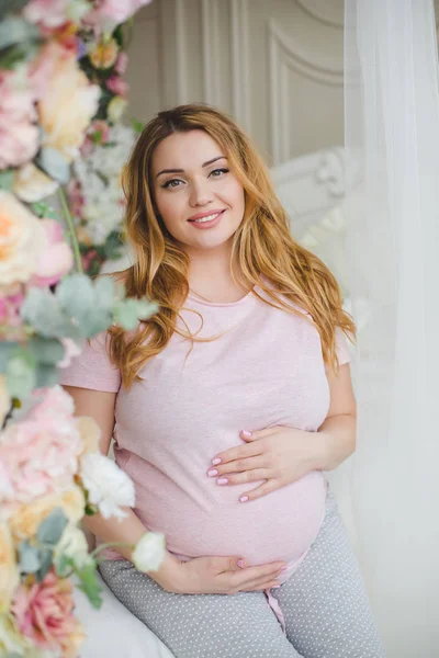 Hermosa Mujer Embarazada Posando Estudio — Foto de Stock