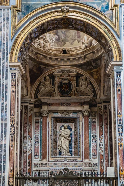 意大利那不勒斯的教堂内部 — 图库照片