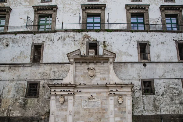 Fachada Edifício Antigo Nápoles Itália — Fotografia de Stock