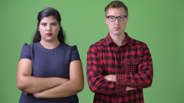 Young multi-ethnic business couple together against green background — Stock Video