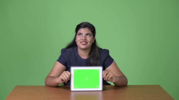 Young overweight beautiful Indian businesswoman against green background — Stock Video