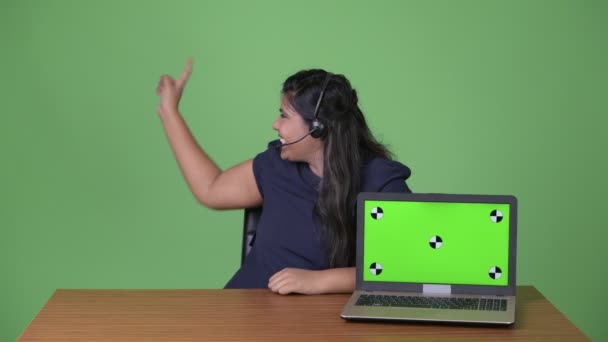 Young overweight beautiful Indian businesswoman against green background — Stock Video