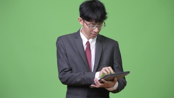 Young Asian businessman using digital tablet — Stock Video