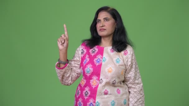 Mature beautiful Indian woman thinking while pointing finger up — Stock Video