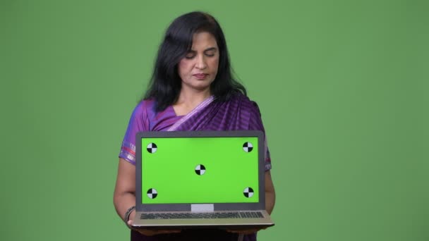 Mature beautiful Indian woman showing laptop — Stock Video