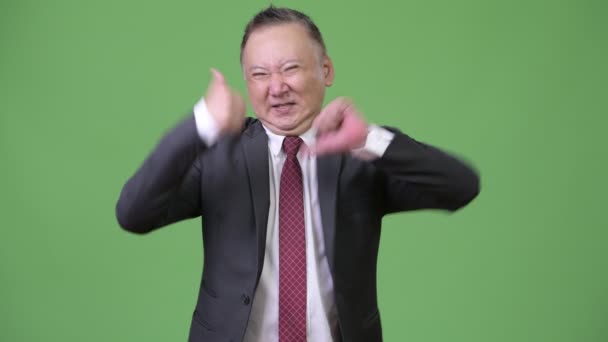 mature vs man thumbs Mature vs man thumbs