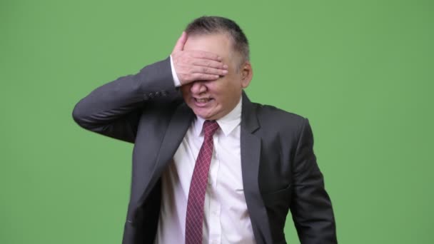 Mogna japansk affärsman som inte vill se något — Stockvideo