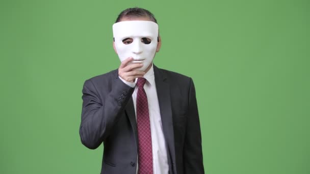 Maturo giapponese uomo d'affari con bianco maschera come concetto — Video Stock