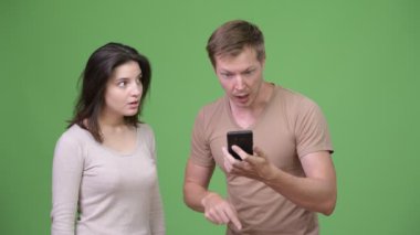 Telefonunuzun ve şok arıyorum genç bayanla genç adam