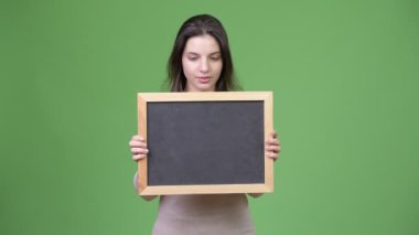 Blackboard tutarken arayan genç güzel kadın şok