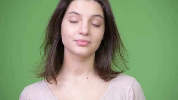 Young beautiful woman nodding yes against green background — Stock Video