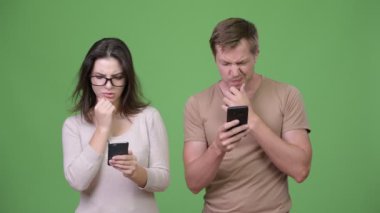 Telefon birlikte kullanırken düşünme genç çift