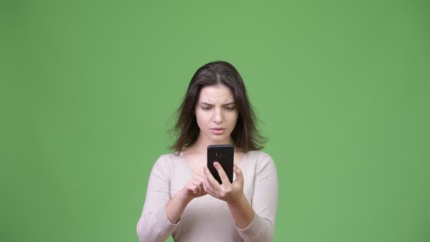 Young beautiful woman using phone and getting bad news — Stock Video