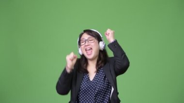 Olgun güzel Asya işkadını müzik