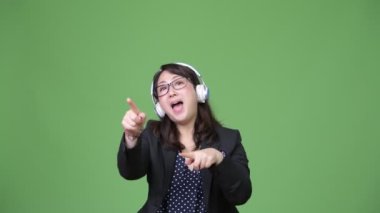 Olgun güzel Asya işkadını müzik