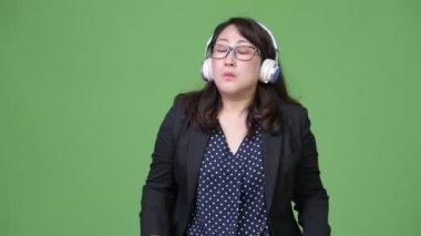 Olgun güzel Asya işkadını müzik