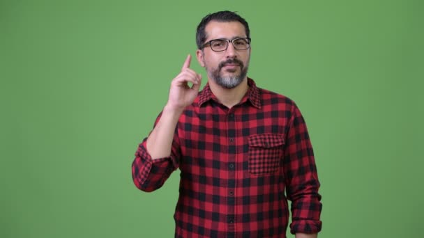 Красивий Перської бородатий людина, вказуючи пальцем — стокове відео