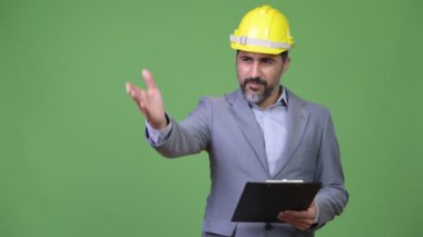 Yakışıklı Farsça Pano ile yönetmenlik mühendis olarak iş adamı sakallı