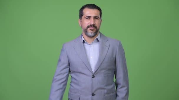 Knappe Perzisch bebaarde zakenman met nekpijn — Stockvideo