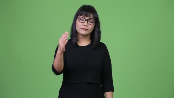 Mooie Aziatische zakenvrouw geven handdruk — Stockvideo