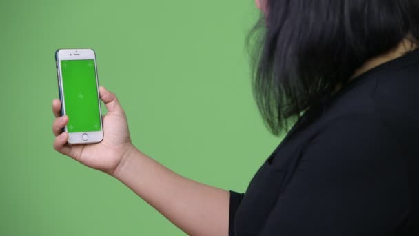 電話を使用して美しいアジア女性実業家 — ストック動画