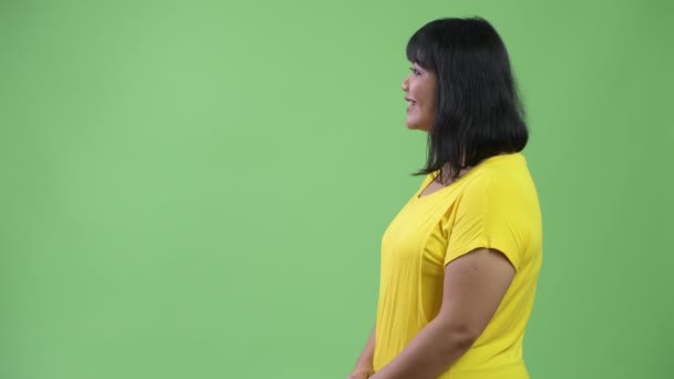 Profil Ansicht der schönen asiatischen Frau lächelnd — Stockvideo