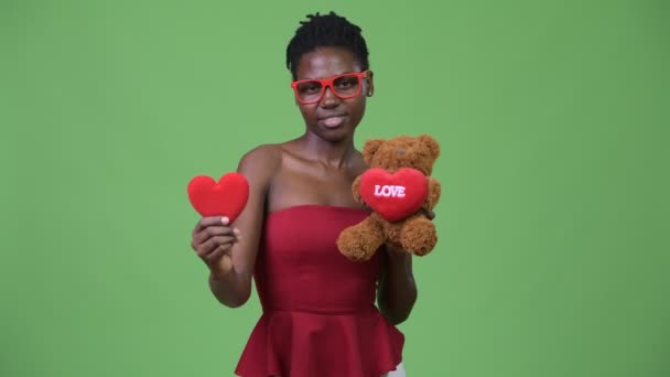 Красиві африканські брюнетки готовий для день Святого Валентина — стокове відео