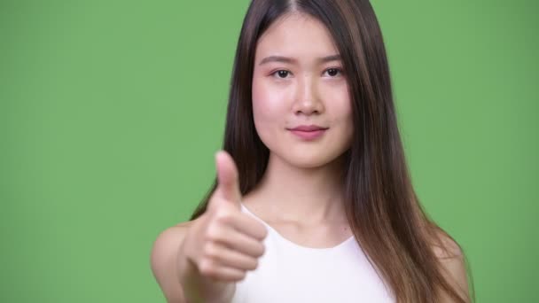 Young beautiful Asian businesswoman giving thumbs up — Stock Video