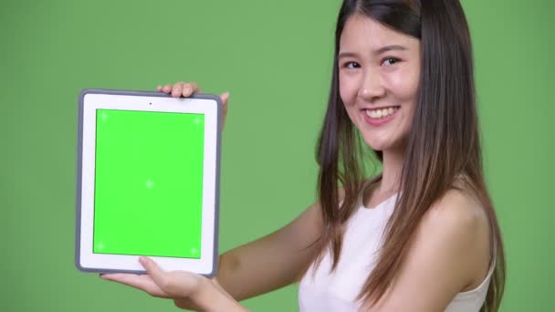 Studio Shot Van Jonge Mooie Aziatische Zakenvrouw Tegen Chromakey Met — Stockvideo